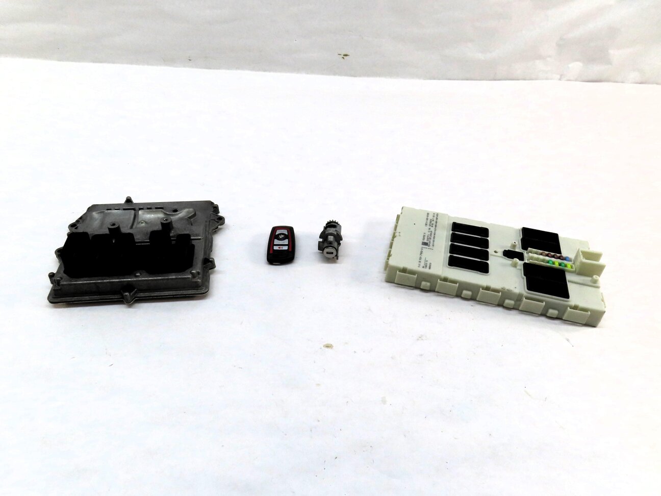 Thumbnail 2: 2014 BMW 335iGT (F34) 3.0L TURBO N55 AUTO AWD BODY ENGINE MODULE LOCK KEY SET
