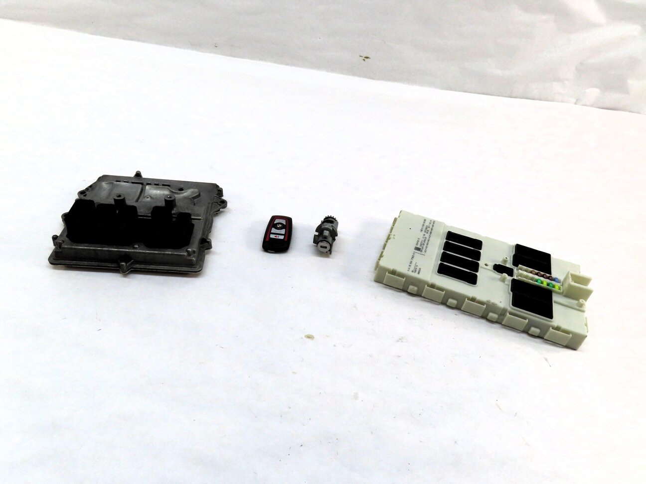 Thumbnail 3: 2014 BMW 335iGT (F34) 3.0L TURBO N55 AUTO AWD BODY ENGINE MODULE LOCK KEY SET