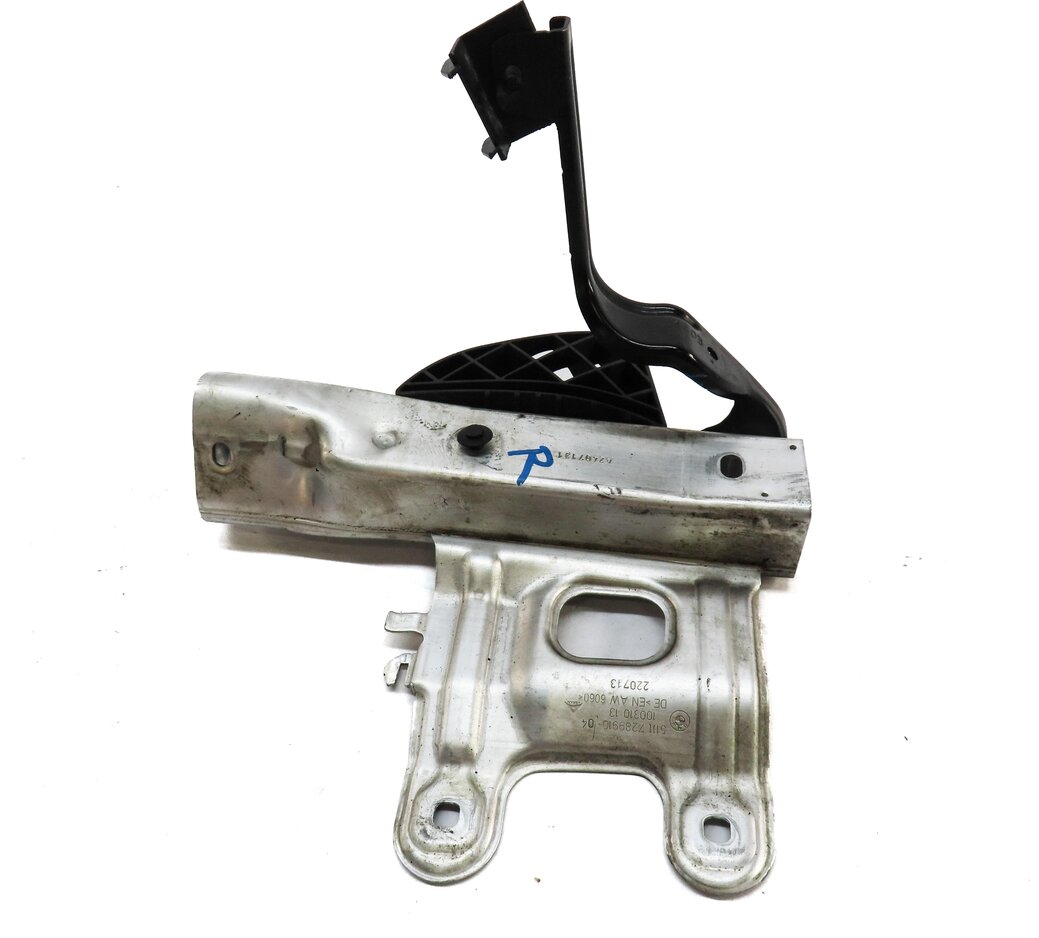 Thumbnail 4: 2014 BMW 335iGT (F34) FRONT RIGHT PASSENGER LOWER BUMPER REINFORCEMENT BRACKET