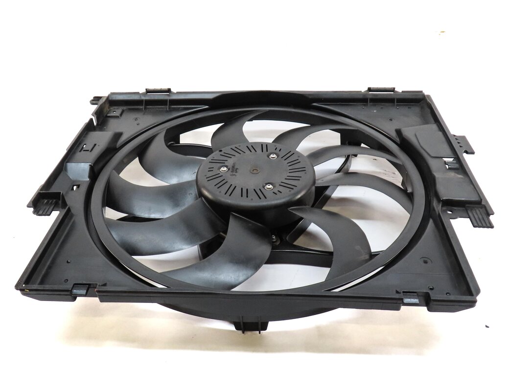 Thumbnail 2: 14-18 BMW 328i DIESEL 328iGT 335iGT (F30 F34) 600w RADIATOR COOLING FAN w/ MOTOR