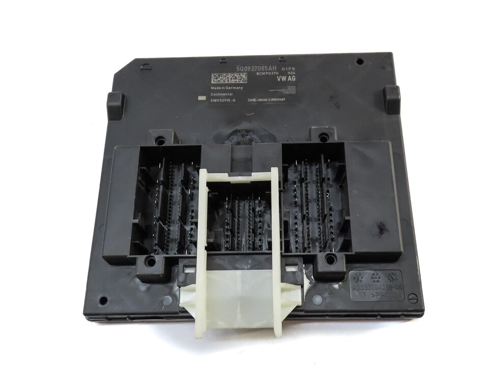 Thumbnail 8: 16-18 AUDI A3 E-TRON HYBRID (8V) SPEEDOMETER ECM BCM BODY ENGINE MODULE KEY SET