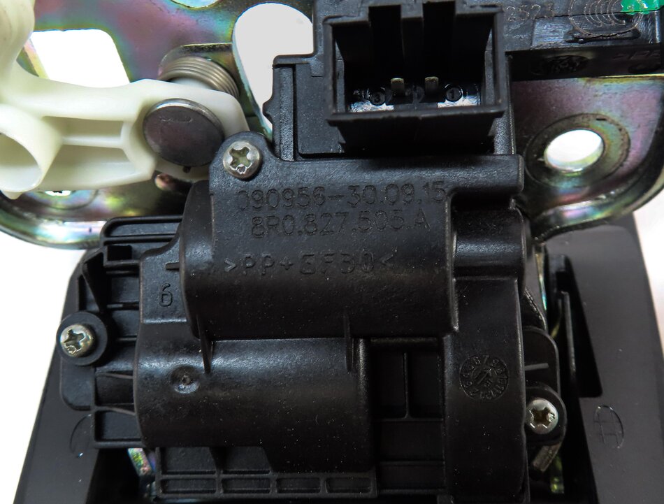 Thumbnail 5: 2016 AUDI A3 E-TRON (8V 8VF) REAR TRUNK LOCK LATCH ACTUATOR