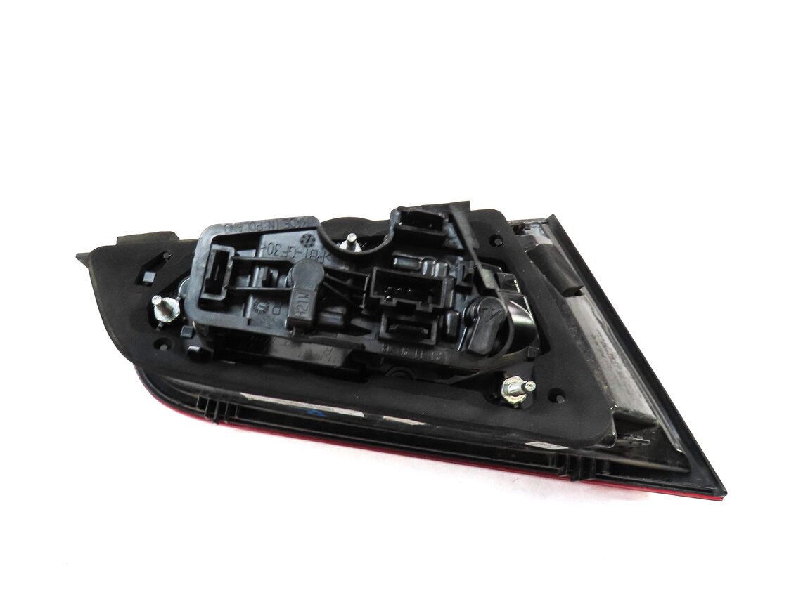 Thumbnail 4: 2016-2018 AUDI A3 E-TRON (8VF) RIGHT PASSENGER REAR INNER TAILLIGHT LIGHT LAMP