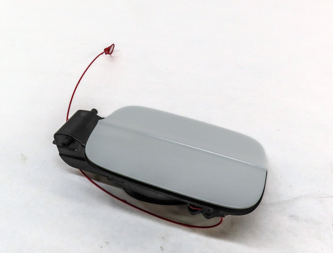 2016-2018 AUDI A3 (8V) FUEL TANK DOOR w/ HOUSING (GLACIER WHITE METALLIC 2Y)