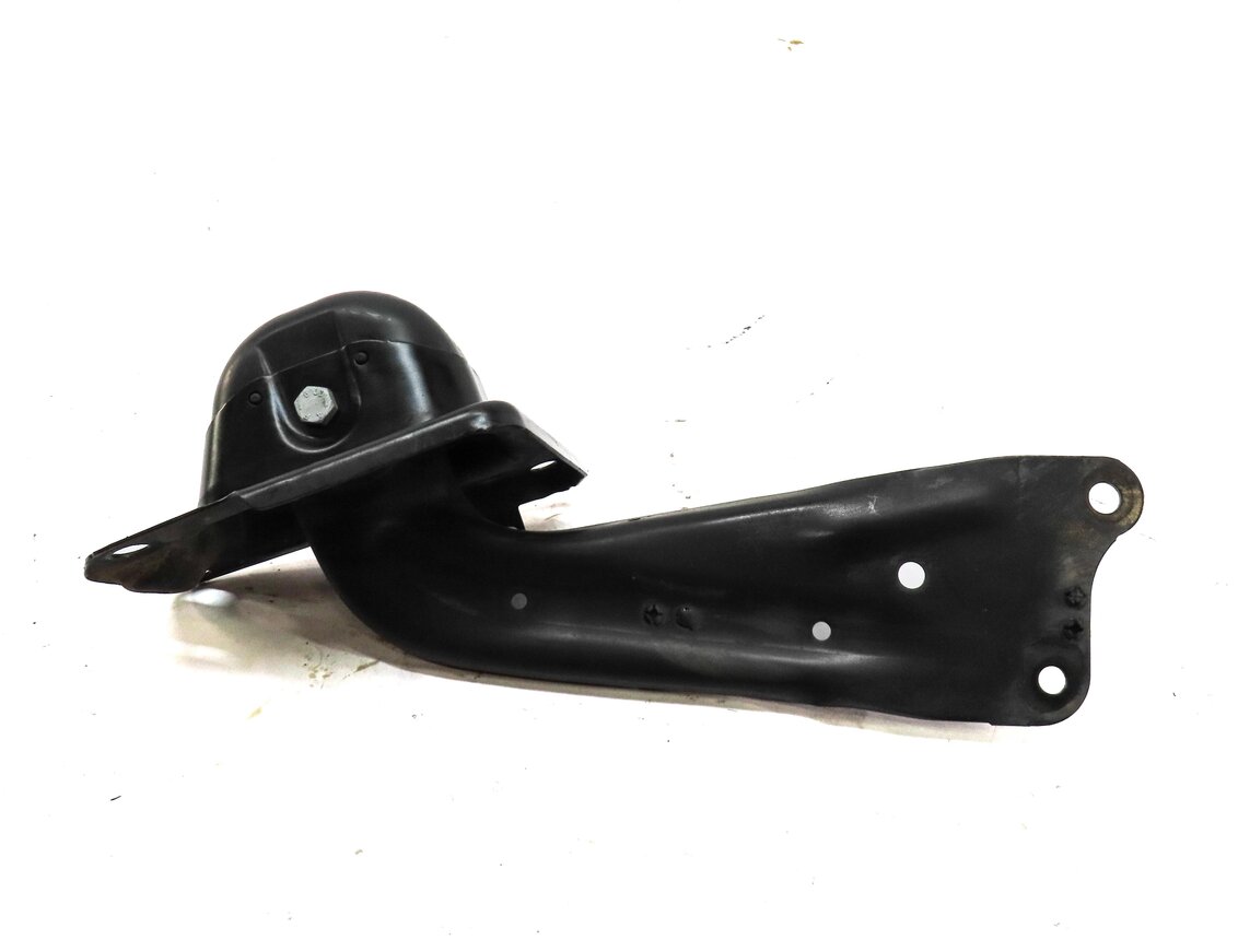 Thumbnail 2: 2015-2019 AUDI VW GOLF / A3 S3 RS3 TT (8V MK3) LEFT DRIVER REAR TRAILING ARM