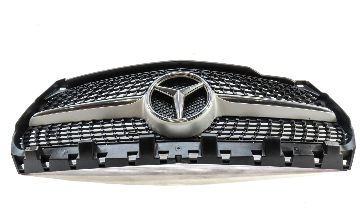 Thumbnail 3: 14-16 MERCEDES CLA250 (C117 W117) FRONT CENTER HOOD PRIMARY GRILLE AIR VENT TRIM