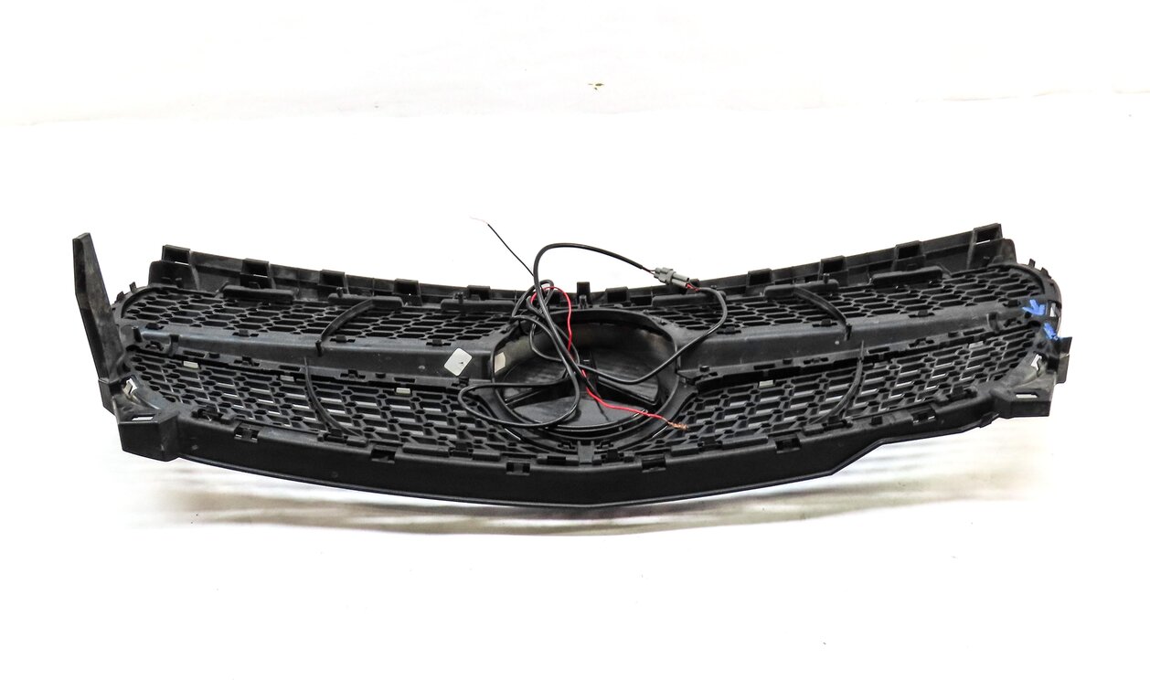 Thumbnail 4: 14-16 MERCEDES CLA250 (C117 W117) FRONT CENTER HOOD PRIMARY GRILLE AIR VENT TRIM