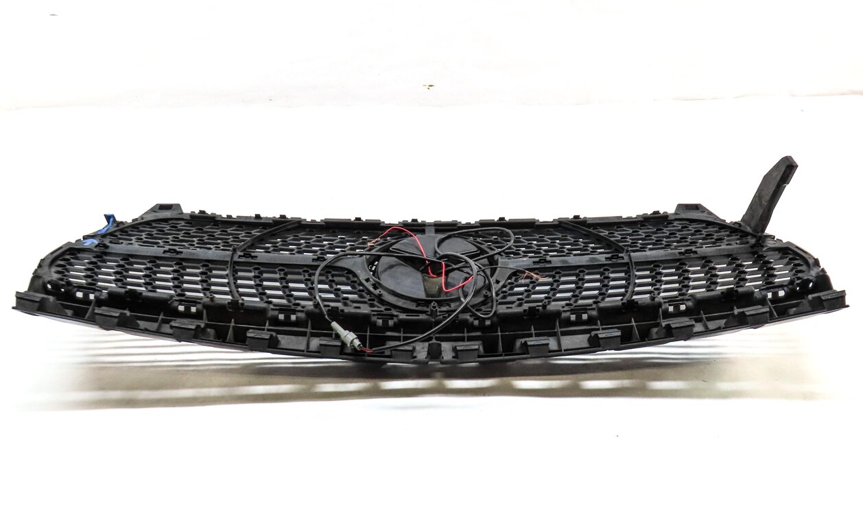 Thumbnail 5: 14-16 MERCEDES CLA250 (C117 W117) FRONT CENTER HOOD PRIMARY GRILLE AIR VENT TRIM