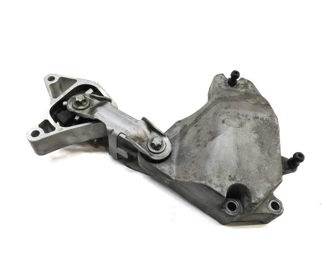 Thumbnail 2: 2014 MERCEDES CLA250 (C117 W117) 2.0L M270 ENGINE UPPER SUPPORT MOUNT BRACKET