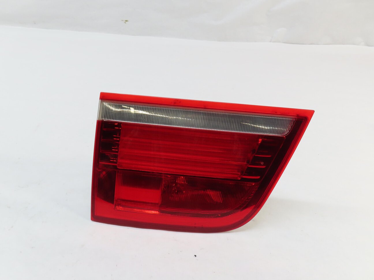 2007-2010 BMW X5 X5M (E70) LEFT DRIVER REAR INNER TRUNK TAILLIGHT LIGHT LAMP
