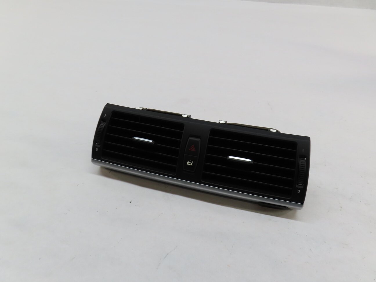 2009 BMW X5 (E70) FRONT CENTER DASH HEATER A/C AIR VENT w/ LOCK SWITCH