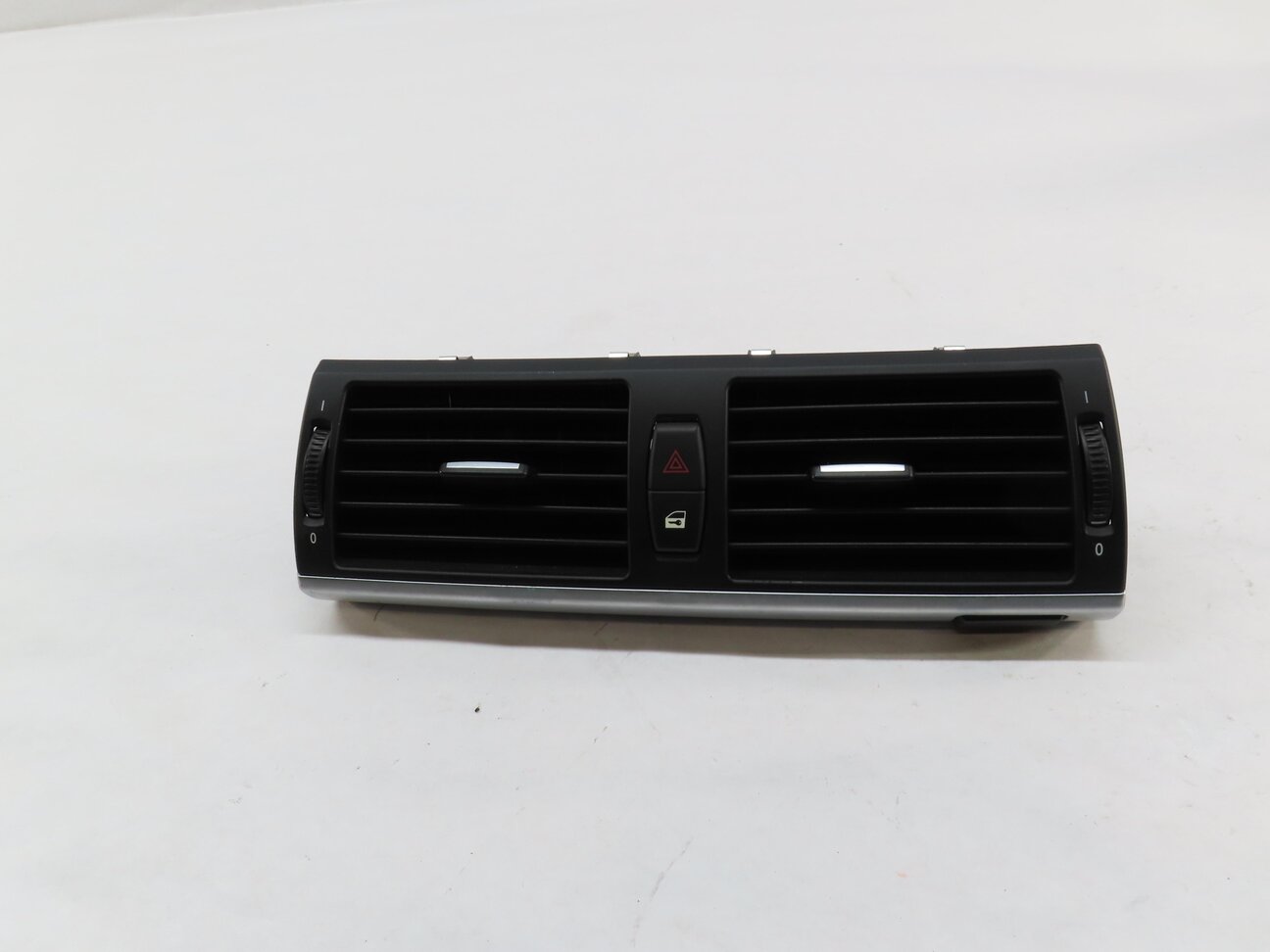 Thumbnail 2: 2009 BMW X5 (E70) FRONT CENTER DASH HEATER A/C AIR VENT w/ LOCK SWITCH