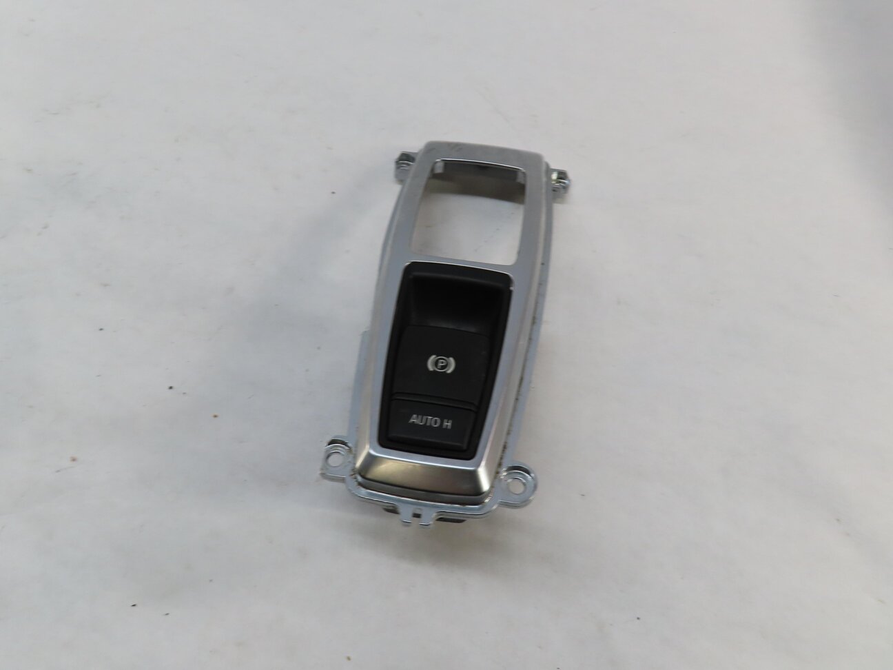 2009 BMW X5 (E70) EMERGENCY PARKING BRAKE SWITCH BUTTON w/ TRIM