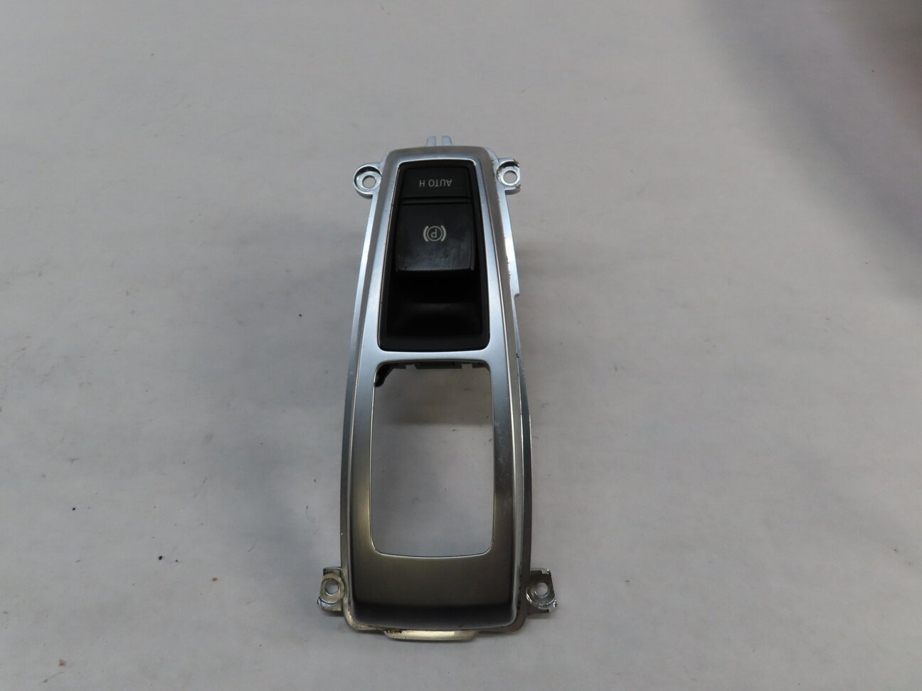 Thumbnail 3: 2009 BMW X5 (E70) EMERGENCY PARKING BRAKE SWITCH BUTTON w/ TRIM
