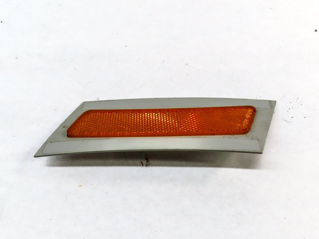 Thumbnail 3: 2009 BMW X5 (E70) FRONT RIGHT PASSENGER BUMPER REFLECTOR