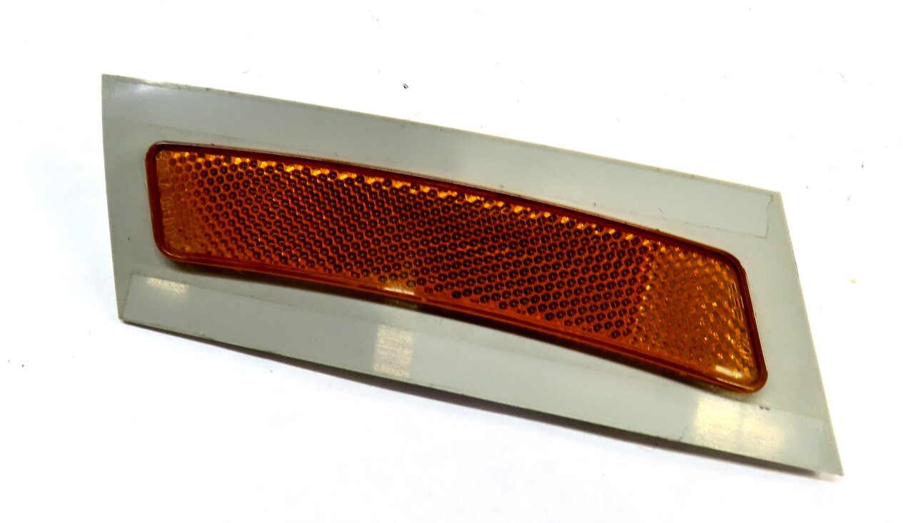 2009 BMW X5 (E70) FRONT LEFT DRIVER BUMPER REFLECTOR