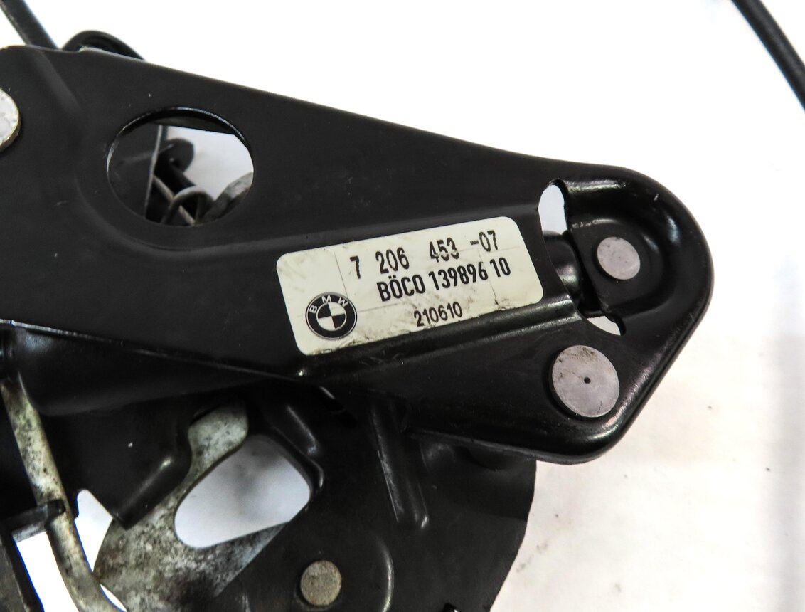 Thumbnail 7: 2010 BMW 535iGT (F07) FRONT LEFT & RIGHT LOWER HOOD LOCK LATCH SET w/ CABLE