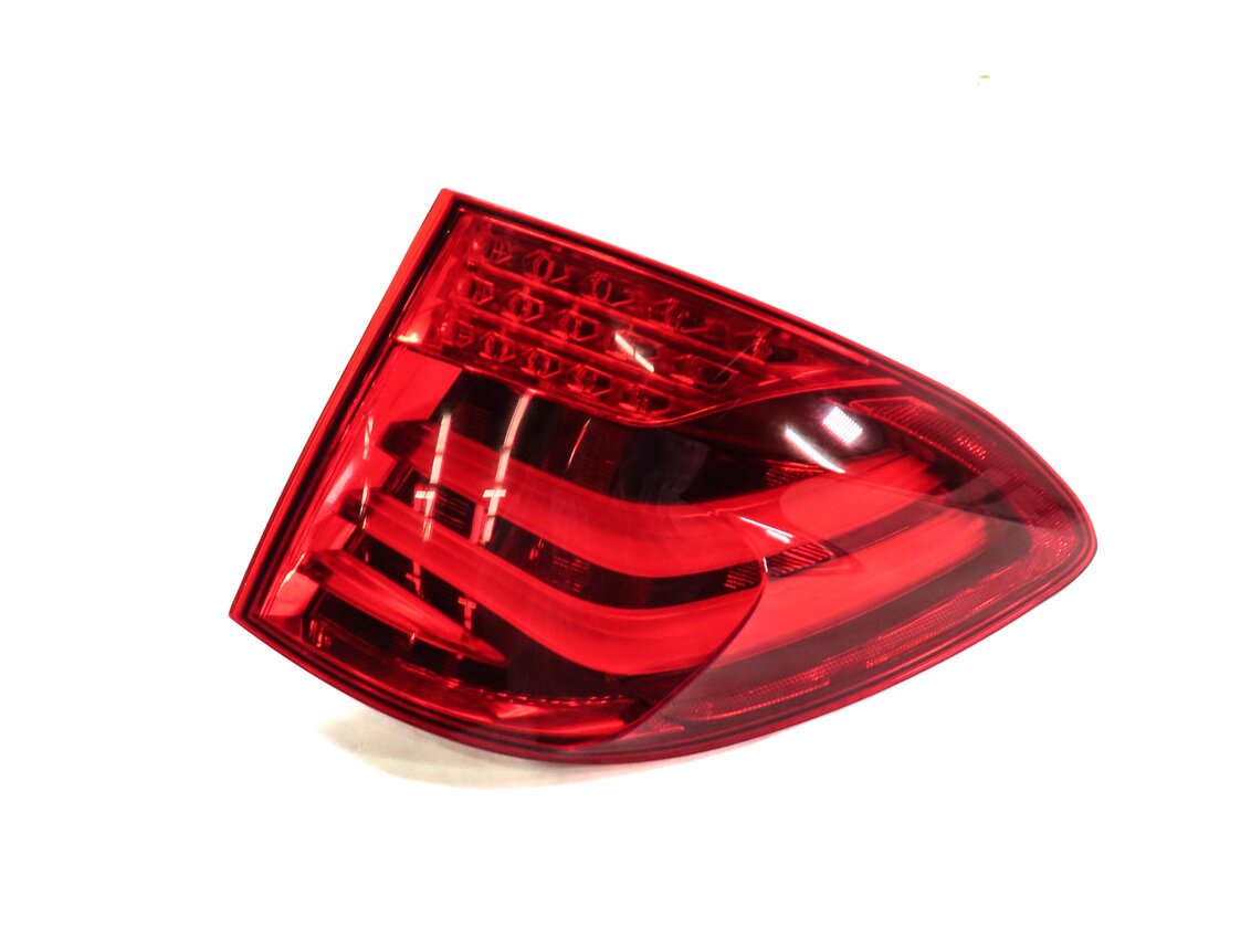 10-13 BMW 535iGT 550iGT (F07) RIGHT PASSENGER OUTER TAILLIGHT BRAKE LIGHT LAMP