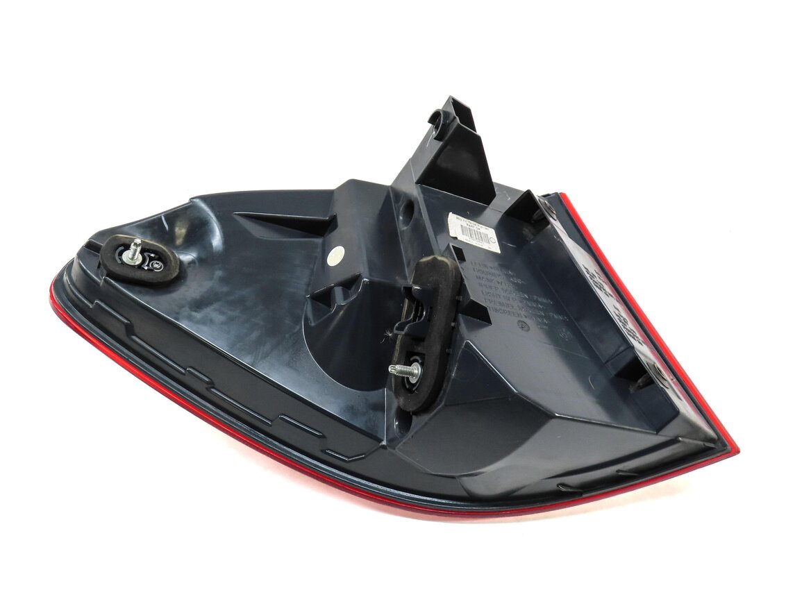 Thumbnail 4: 10-13 BMW 535iGT 550iGT (F07) RIGHT PASSENGER OUTER TAILLIGHT BRAKE LIGHT LAMP