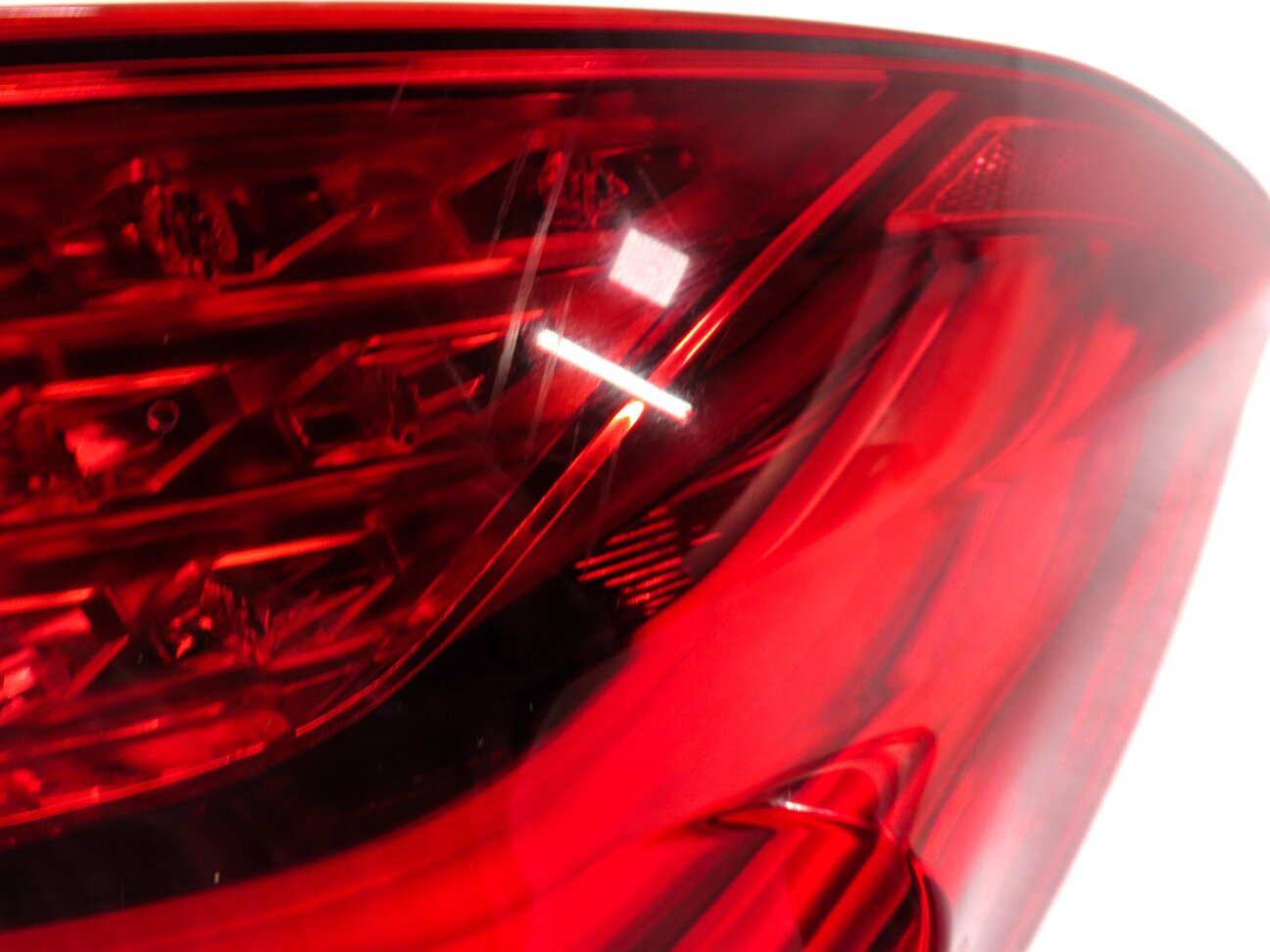 Thumbnail 6: 10-13 BMW 535iGT 550iGT (F07) RIGHT PASSENGER OUTER TAILLIGHT BRAKE LIGHT LAMP