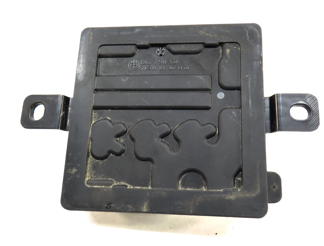 Thumbnail 3: 2010 BMW 535iGT (F07) INTEGRATED POWER SUPPLY CONTROL MODULE