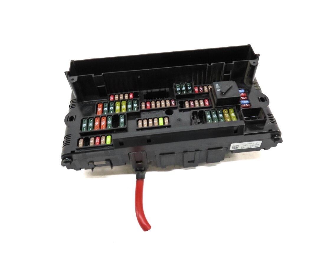 2010 BMW 535iGT (F07) FRONT POWER DISTRIBUTION FUSE BOX BODY MODULE HOUSING