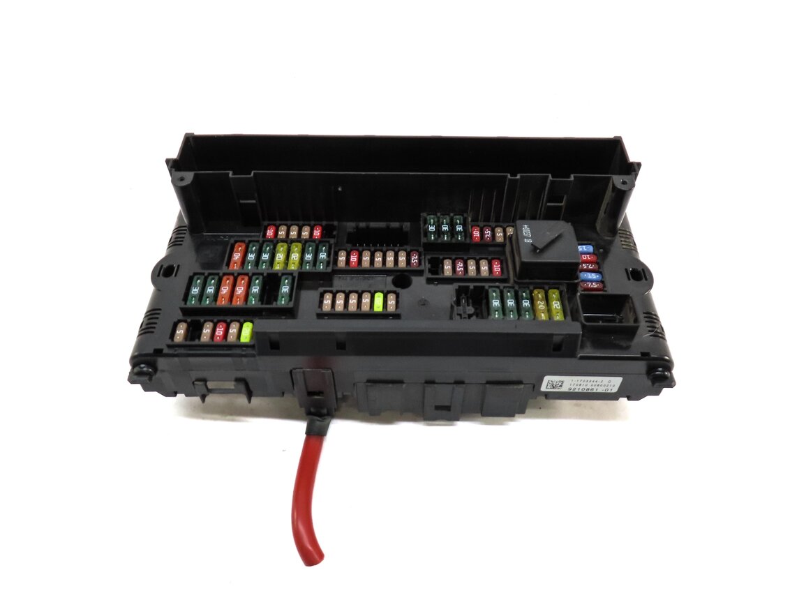 Thumbnail 2: 2010 BMW 535iGT (F07) FRONT POWER DISTRIBUTION FUSE BOX BODY MODULE HOUSING