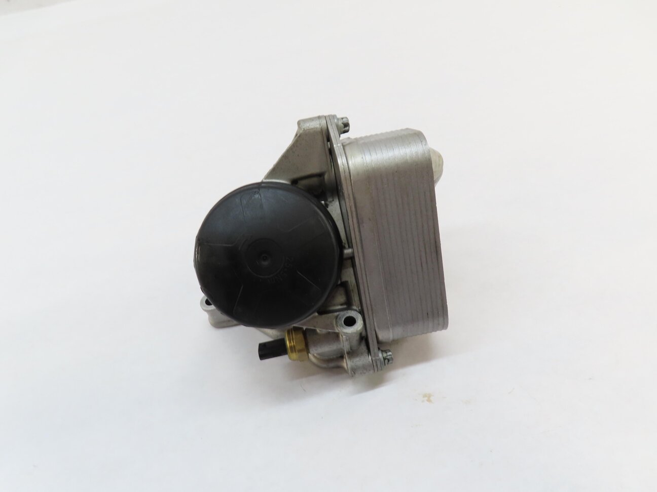 2010 BMW 535iGT (F07) 3.0L N55 TURBO ENGINE OIL FILTER HOUSING w/ COOLER
