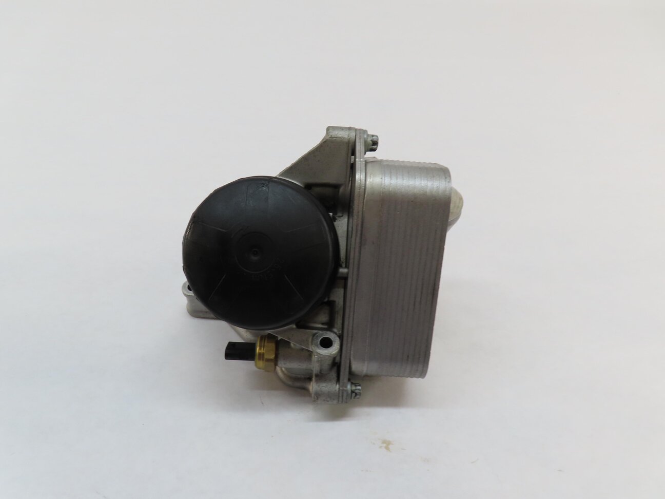 Thumbnail 2: 2010 BMW 535iGT (F07) 3.0L N55 TURBO ENGINE OIL FILTER HOUSING w/ COOLER