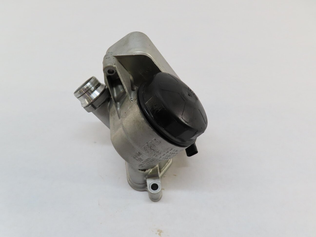 Thumbnail 3: 2010 BMW 535iGT (F07) 3.0L N55 TURBO ENGINE OIL FILTER HOUSING w/ COOLER