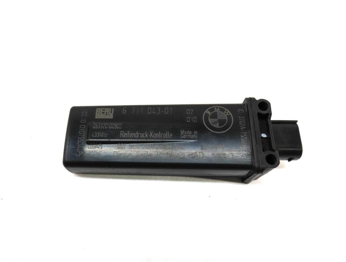 Thumbnail 2: 2010 BMW 535iGT (F07) TPMS TIRE AIR PRESSURE SENSOR ANTENNA MODULE