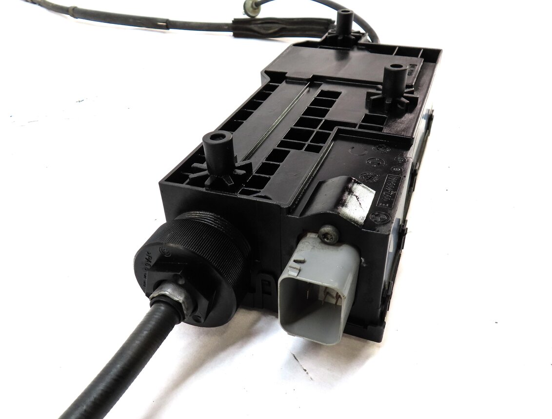 Thumbnail 6: 2010 BMW 535iGT (F07) EMERGENCY ELECTRONIC PARKING BRAKE ACTUATOR MOTOR & CABLE