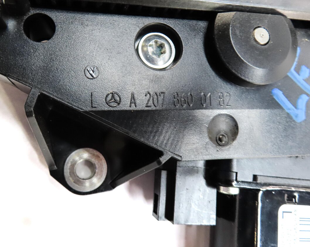 Thumbnail 9: 2014 MERCEDES E350 (C207) COUPE FRONT LEFT DRIVER SEATBELT HANDOVER ARM w/ MOTOR