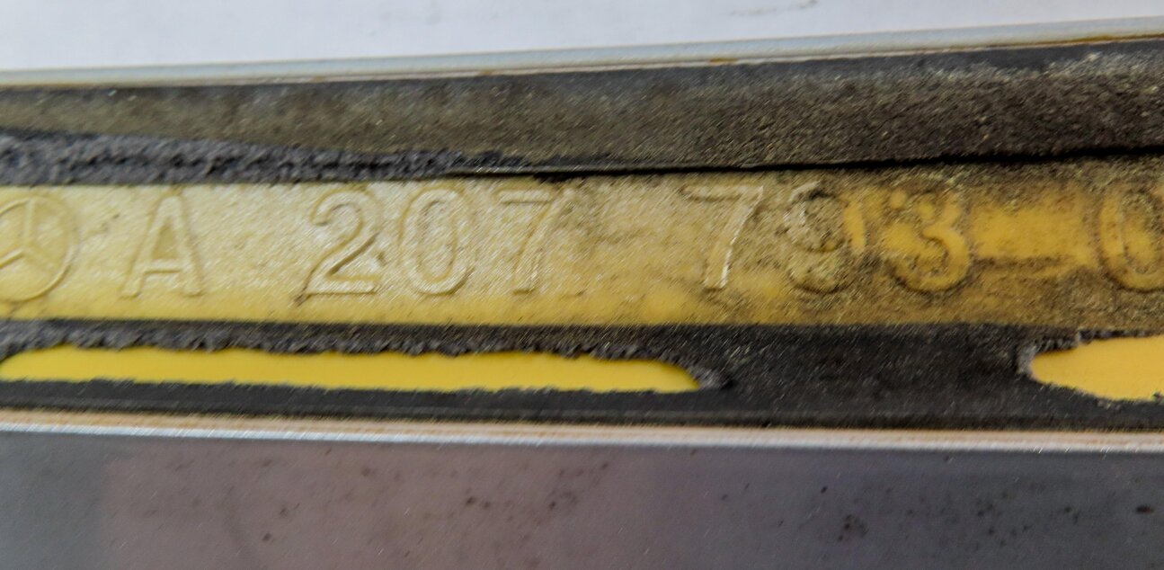 Thumbnail 5: 2014 MERCEDES E350 (C207) REAR TRUNK SPOILER TRIM (IRIDIUM SILVER METALLIC 775U)