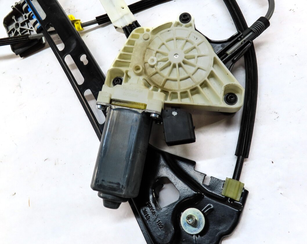 Thumbnail 5: 2010-2017 E-CLASS (W207) COUPE CONVERTIBLE LEFT DRIVER WINDOW REGULATOR w/ MOTOR