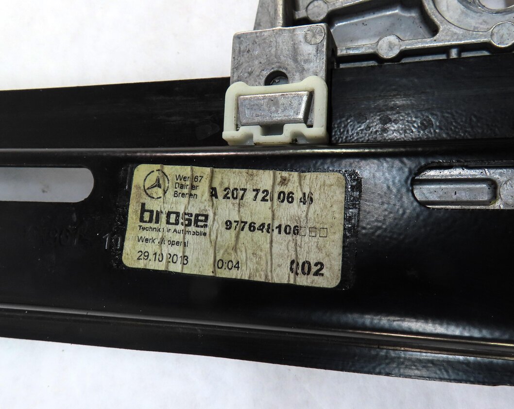 Thumbnail 6: 10-17 E-CLASS (W207) COUPE CONVERTIBLE RIGHT PASSENGER WINDOW REGULATOR w/ MOTOR