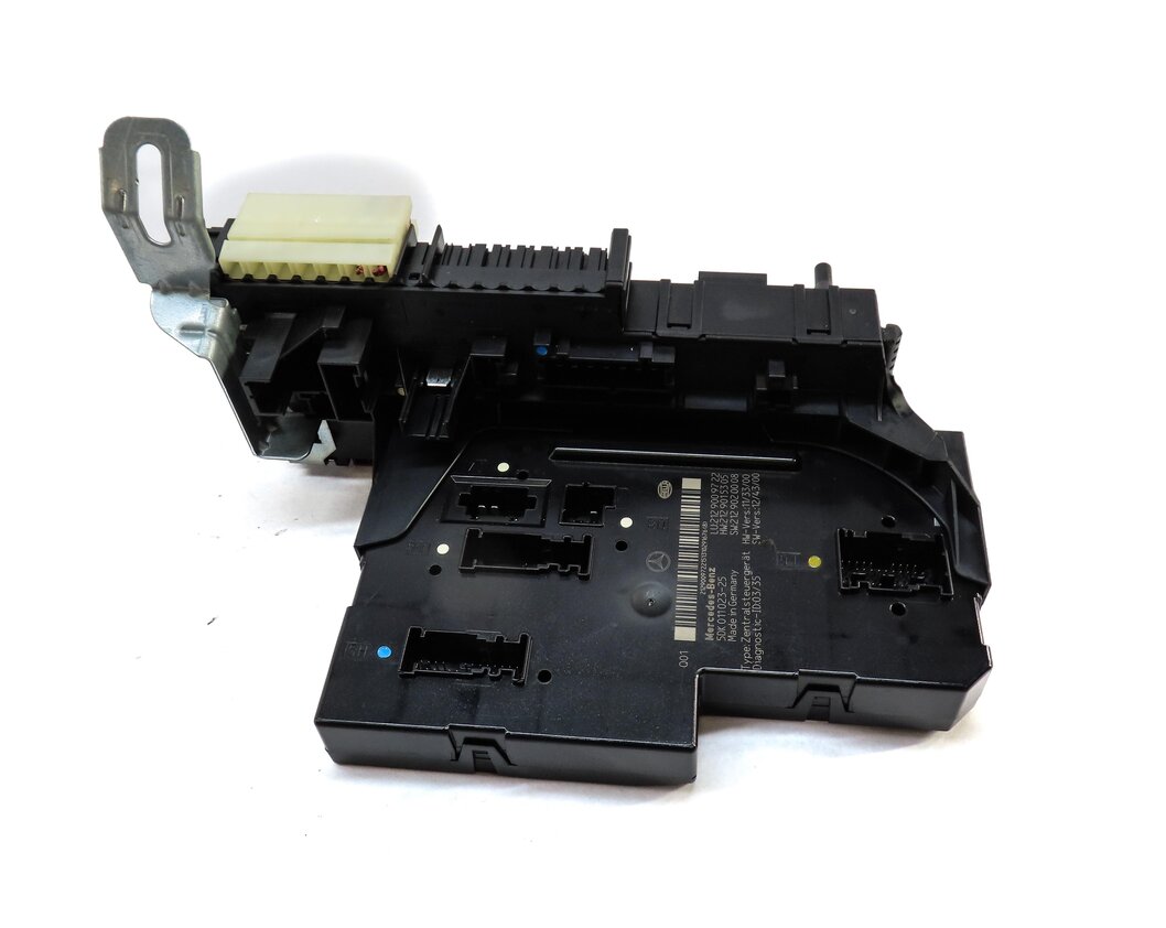Thumbnail 2: 2014 MERCEDES E350 (C207) COUPE REAR SIGNAL ACQUISITION CONTROL MODULE SAM BOX