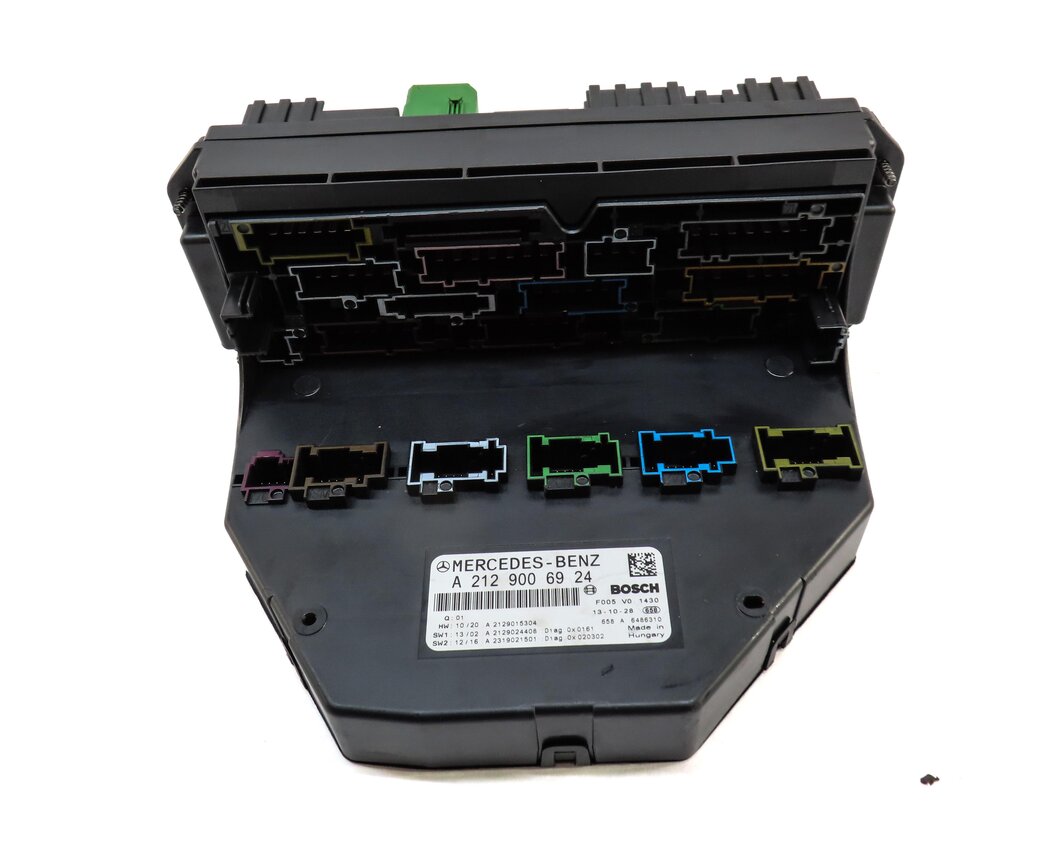 Thumbnail 2: 2014 MERCEDES E350 (C207) COUPE FRONT SIGNAL ACQUISITION CONTROL MODULE SAM BOX