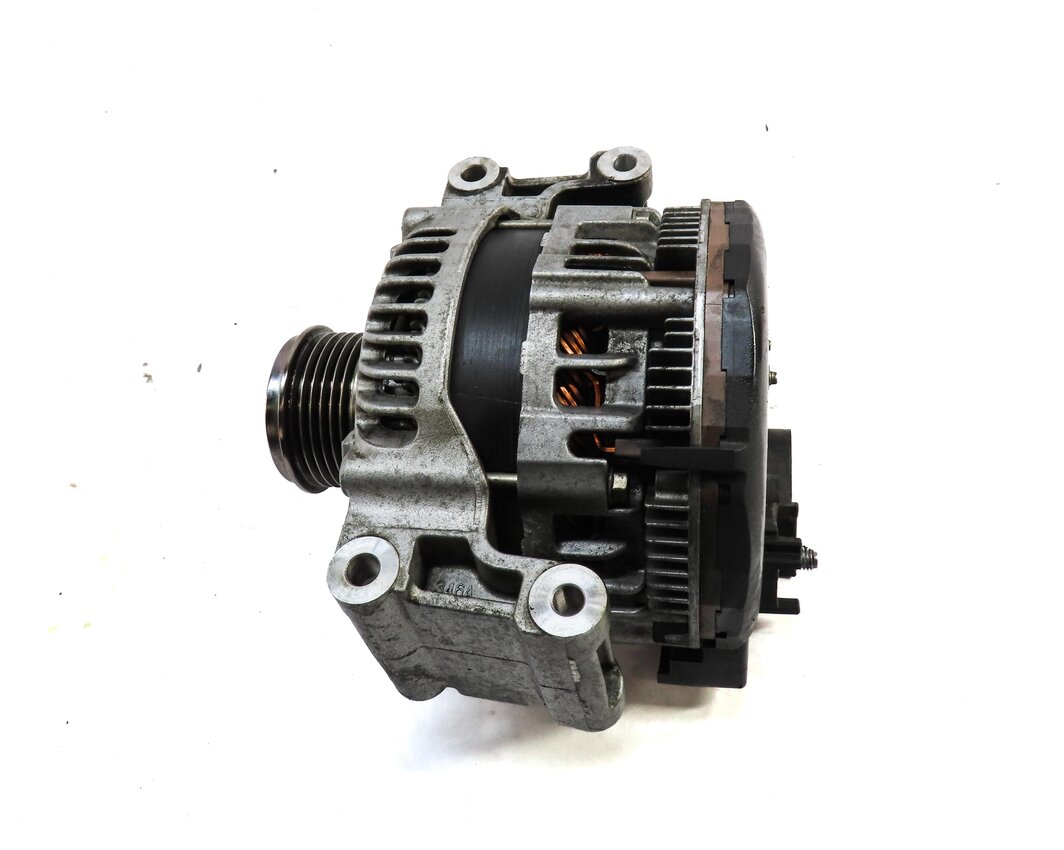 Thumbnail 3: 2017-2020 AUDI A4 / ALLROAD B9 8W 2.0L TURBO ALTERNATOR POWER GENERATOR 150 AMP