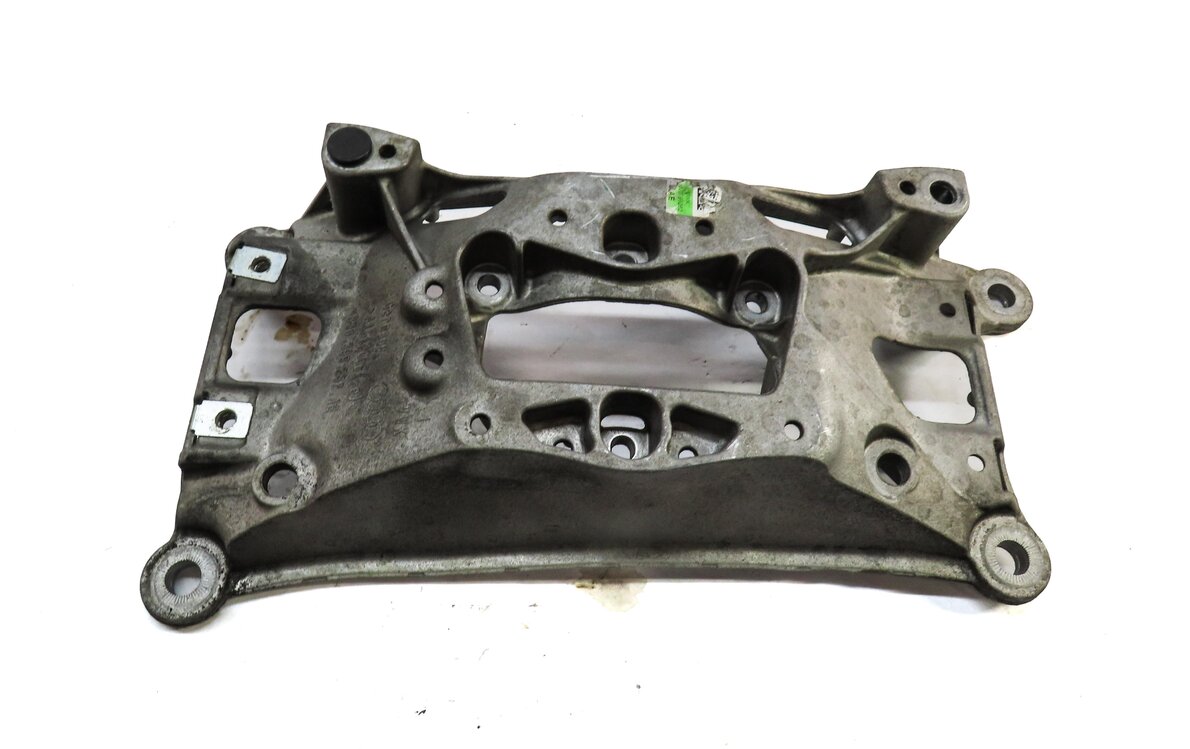 Thumbnail 2: 2017 AUDI A4 (B9 8W) 2.0L AWD A/T AUTOMATIC TRANSMISSION CROSSMEMBER BRACKET