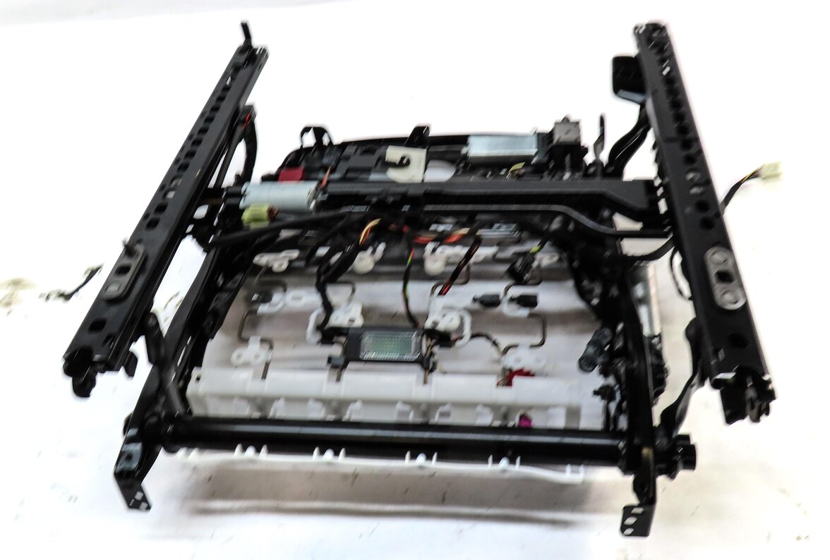 Thumbnail 5: 17-19 AUDI A4 (B9 8W) LEFT FRONT DRIVER MEMORY SEAT TRACK w/ MOTORS (NON SPORT)