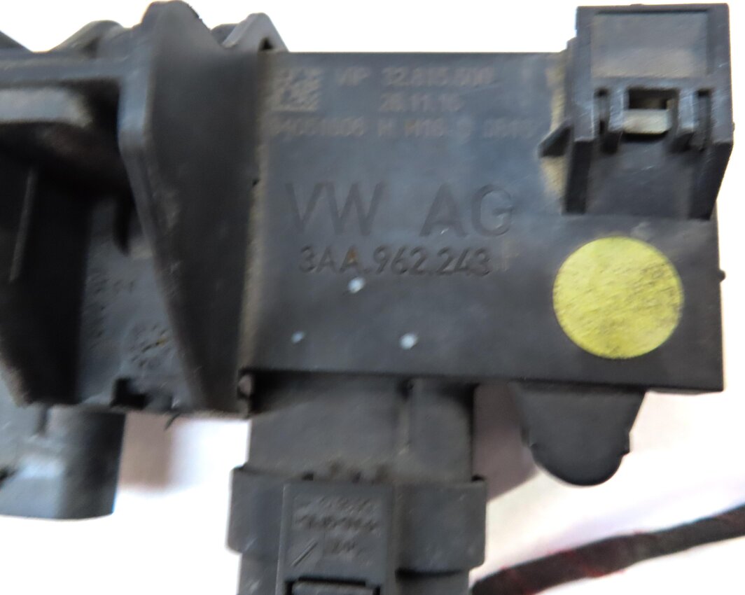 Thumbnail 5: 2017 AUDI A4 (B9 8W) REAR TRUNK EASY OPEN KICK PANEL SENSOR SWITCH w/ ANTENNA
