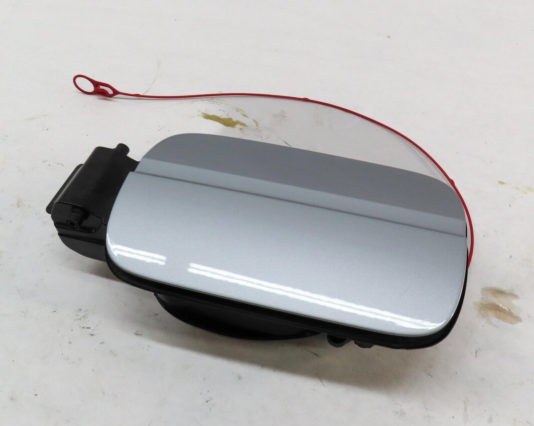 17-23 AUDI A4 S4 ALLROAD (B9 8W) FUEL TANK DOOR LID COVER TRIM HOUSING (SILVER)