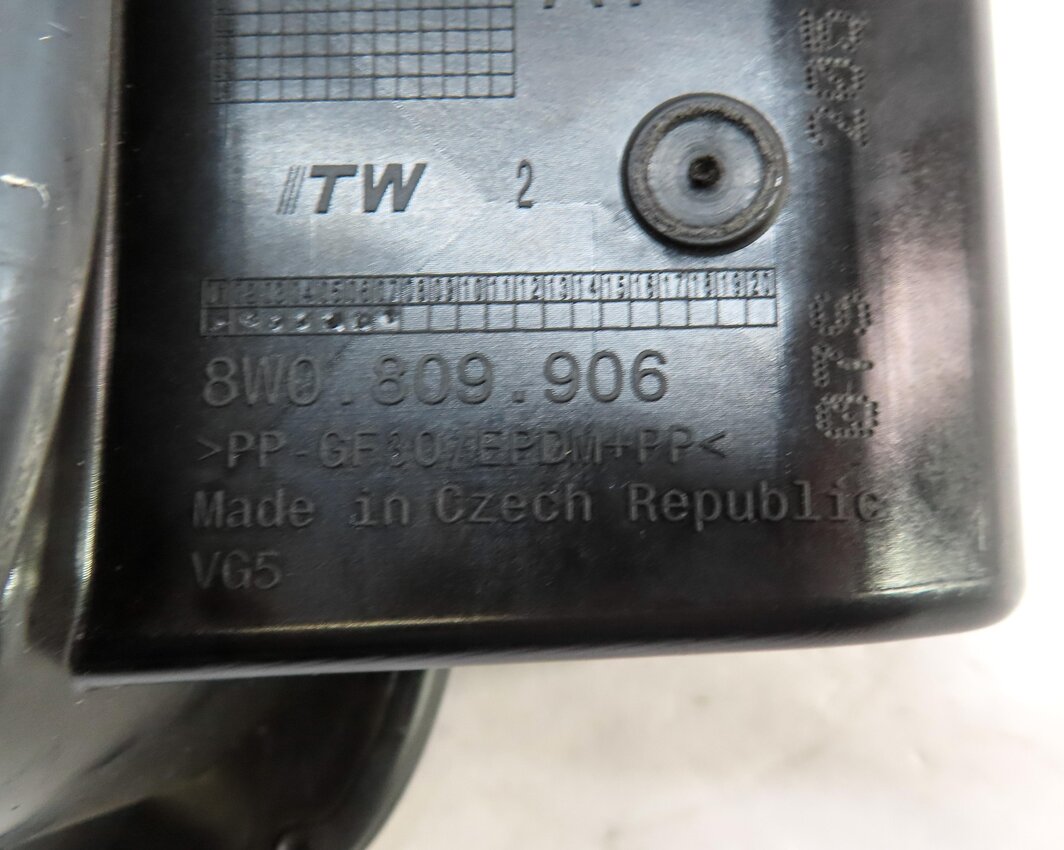 Thumbnail 5: 17-23 AUDI A4 S4 ALLROAD (B9 8W) FUEL TANK DOOR LID COVER TRIM HOUSING (SILVER)