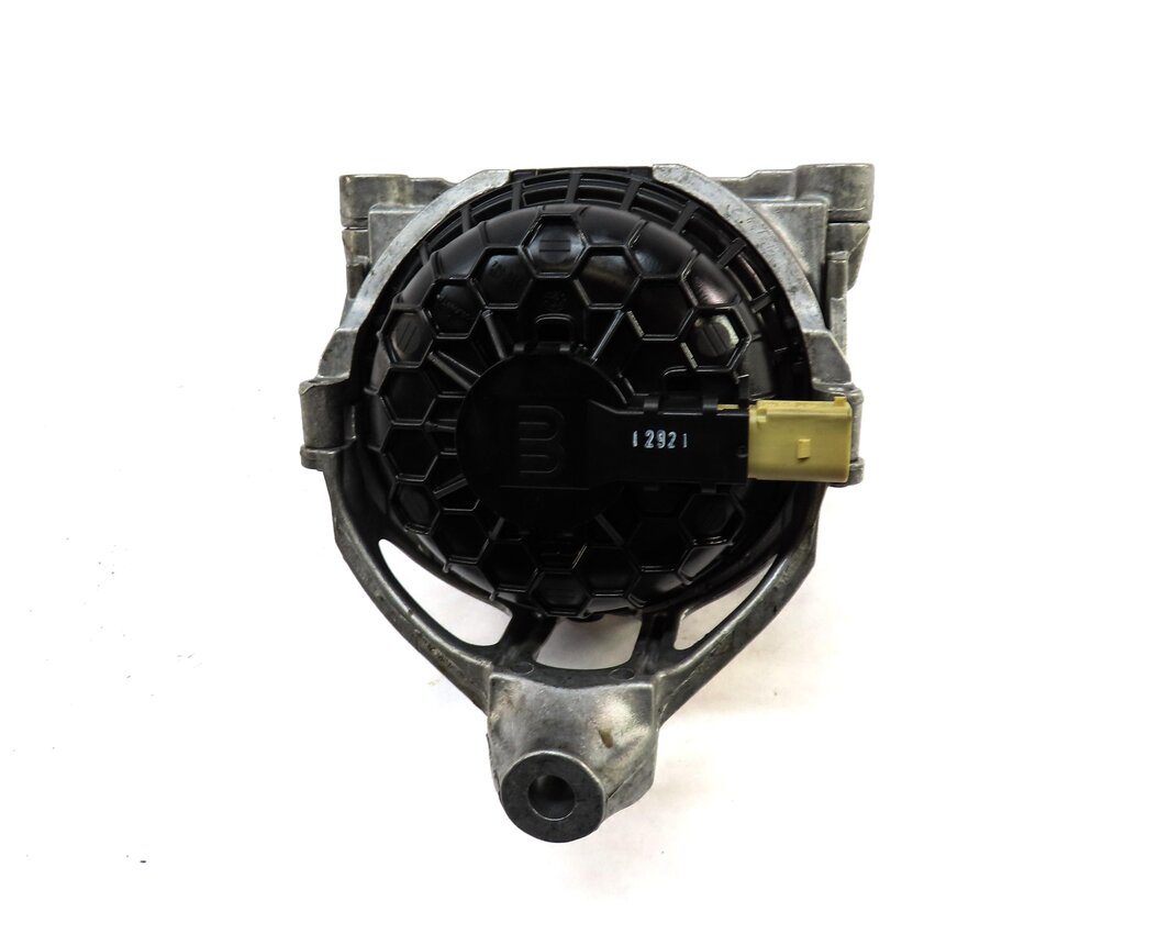 Thumbnail 2: 2017 AUDI A4 (B9 8W) 2.0L CYMC TURBO RIGHT ENGINE MOUNT BRACKET