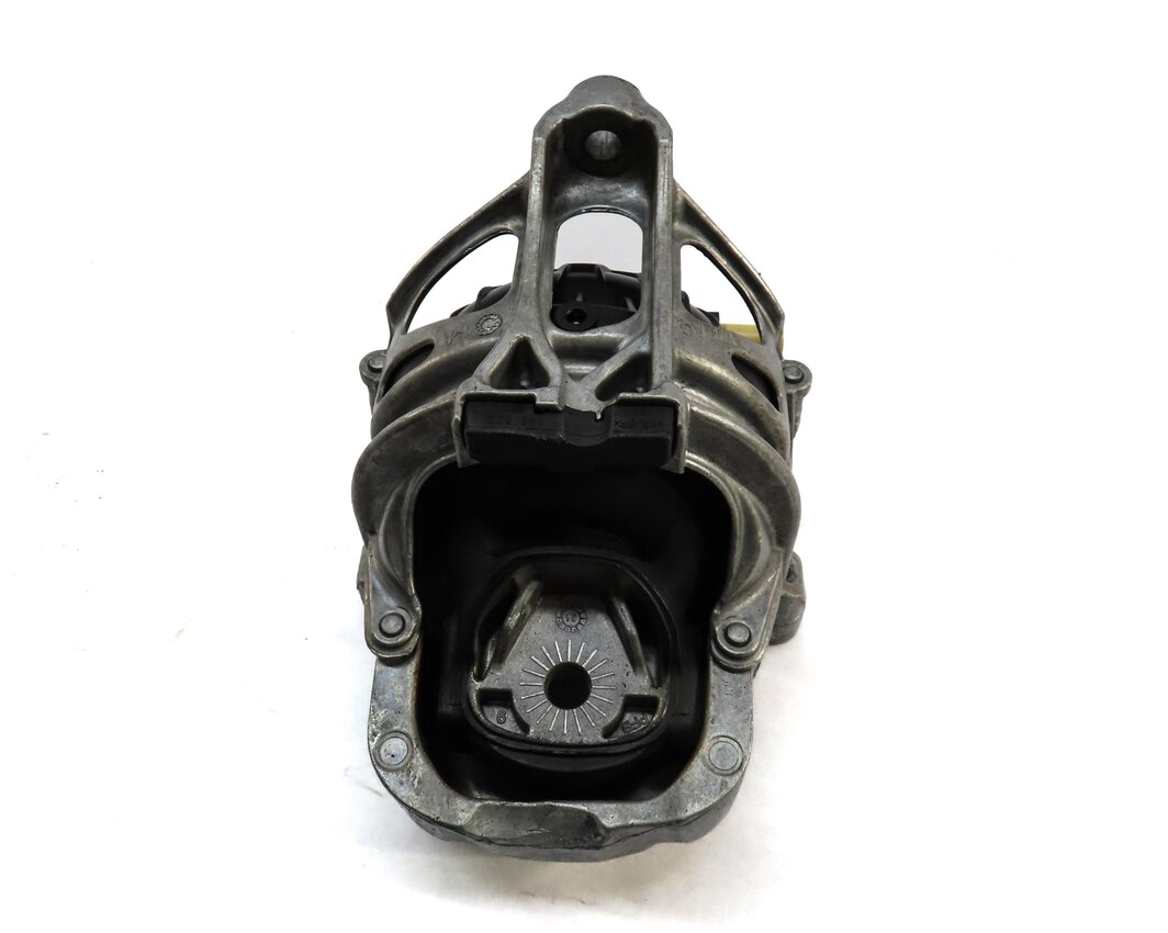 Thumbnail 4: 2017 AUDI A4 (B9 8W) 2.0L CYMC TURBO RIGHT ENGINE MOUNT BRACKET