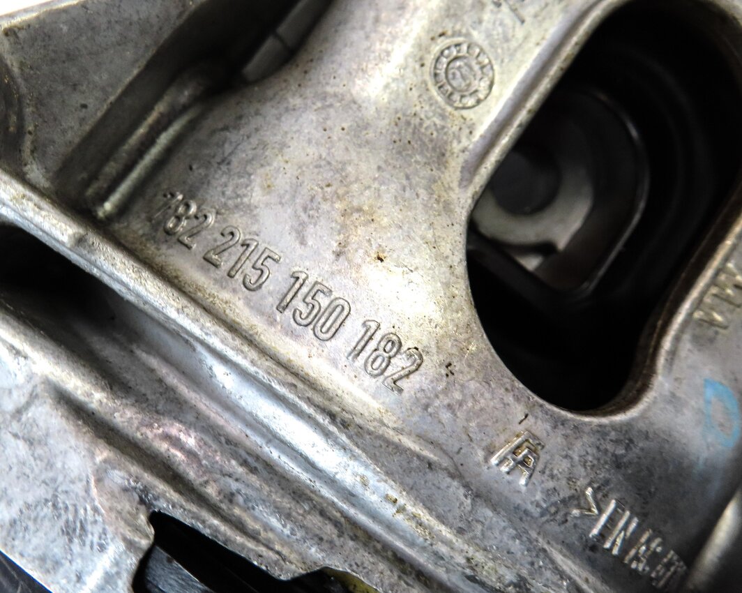 Thumbnail 5: 2017 AUDI A4 (B9 8W) 2.0L CYMC TURBO RIGHT ENGINE MOUNT BRACKET