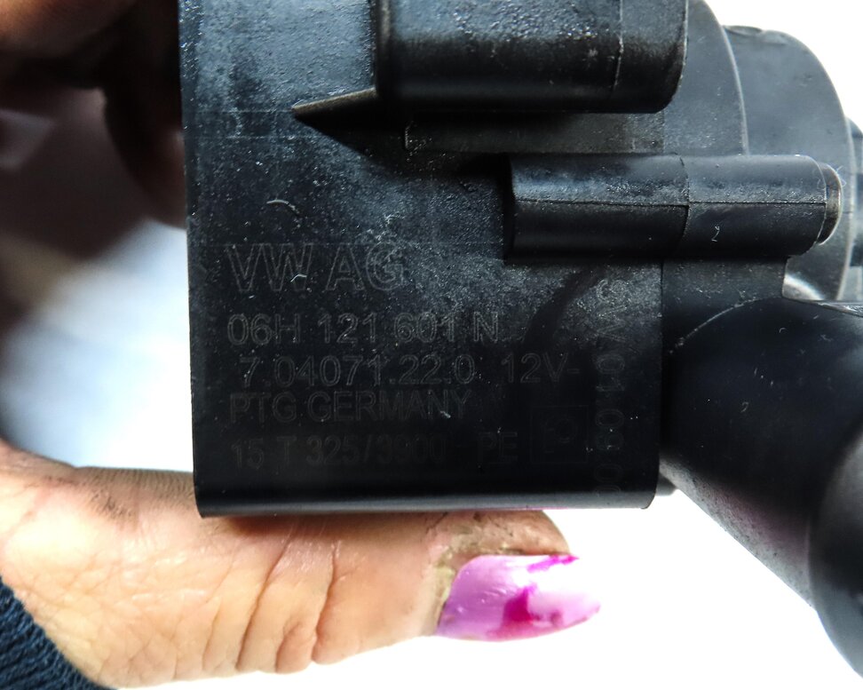 Thumbnail 4: 2017 AUDI A4 (B9 8W) 2.0L CYMC TURBO ENGINE AUXILIARY WATER PUMP COOLANT PUMP