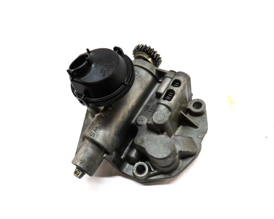 Thumbnail 4: 2017 AUDI A4 (B9 8W) 2.0L CYMC TURBO ENGINE OIL PUMP w/ PICKUP TUBE