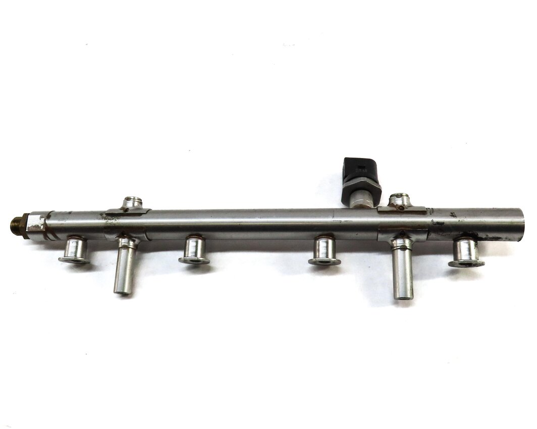 Thumbnail 3: 2017 AUDI A4 (B9 8W) 2.0L CYMC TURBO ENGINE FUEL RAIL FUEL INJECTION RAIL